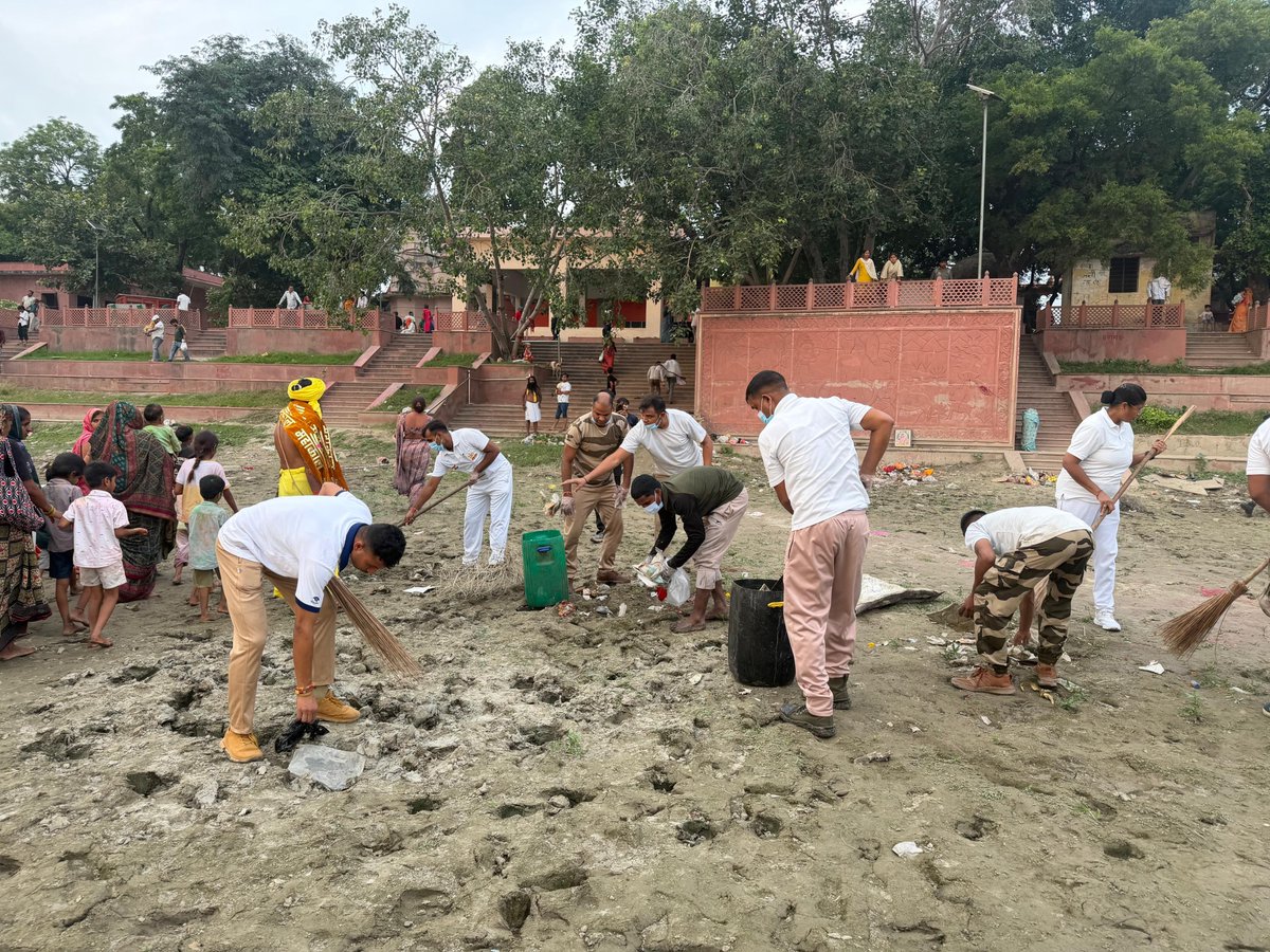 CISFHQrs's tweet photo. CISF Gears Up for Special Campaign 6.0

CISF gears up for the implementation phase of Special Campaign 6.0 commencing w.e.f 02.10.2026 by actively participating in cleanliness drives, shramdaan and awareness activities.

CISF personnel are joining hands to promote cleanliness, hygiene and responsible waste management, reaffirming the spirit of Jan Bhagidari and collective responsibility towards a cleaner and more developed India.

Together, let us make cleanliness a shared responsibility and a sustained habit.

#SpecialCampaign6 #SwachhataPakhwada #SwachhBharat #SHS2026

@HMOIndia 
@MIB_India 
@SwachhBharatGov  
@swachhbharat  
@MoHUA_India  
@MoJSDDWS