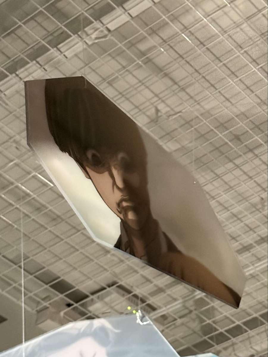 J_shingeki's tweet photo. 視線感じて上見たらこれ https://t.co/CKFjt9to1o