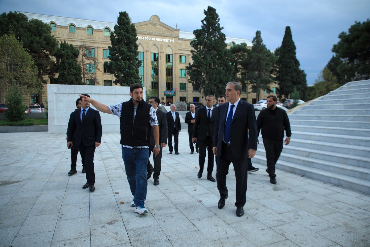 gence_icra's tweet photo. Niyazi Bayramov şəhərin bir sıra ərazilərində görülən abadlıq işlərinə baxış keçirib

Daha ətraflı:
https://t.co/Oji7n50ZJf https://t.co/NaS5c3e6Jc