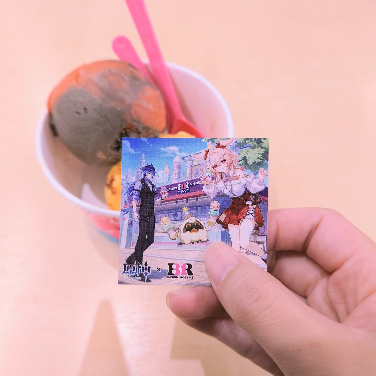 lunae_peng's tweet photo. 原神サーティワンコラボチャレンジ5枚目　　

キービジュアル

長らくのお付き合い応援ありがとうございました。

ヴァンパイアキッスとパンプキンプリンは別々に食べると丸く収まります https://t.co/T6aLmzGMGM