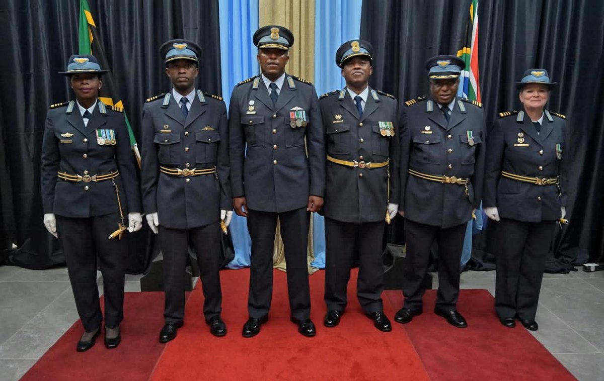 SANDF_ZA's tweet photo. Chief of Air Force Rank Ceremony held at Ysterplaat Air Force Base || 30 September 2026.

https://t.co/J0bMGqJP1M

🇿🇦#SANDF 
🇿🇦#SAAirForce 
✈️#PerAsperaAdAstra https://t.co/w585mssx0z