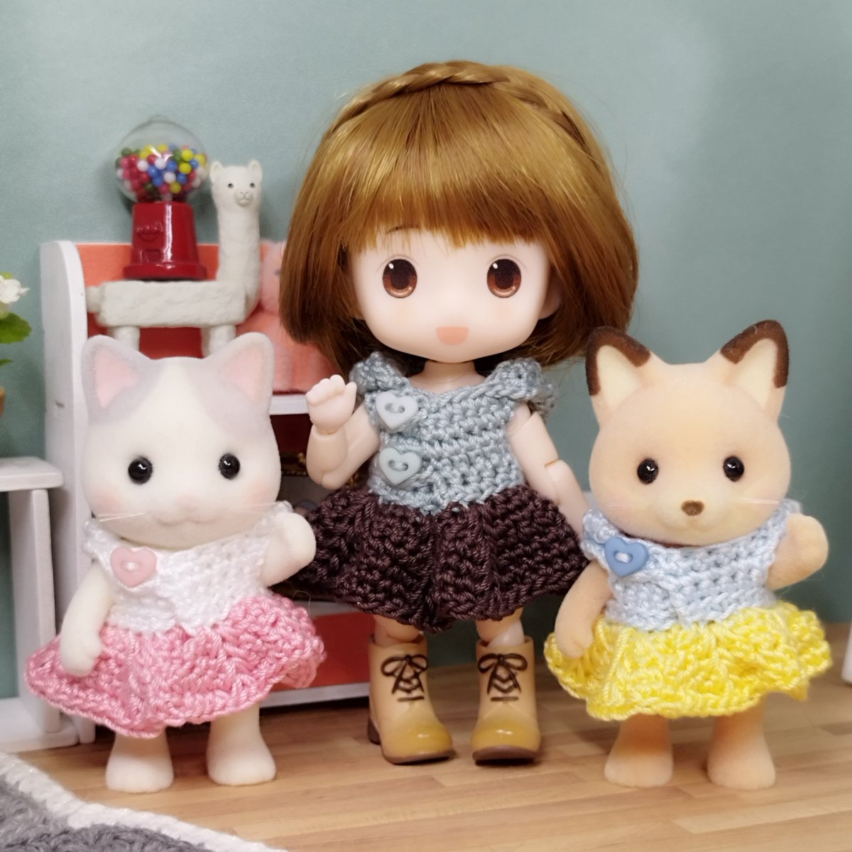 knicconoknit's tweet photo. シルバニアファミリー女の子サイズの
フード付きワンピース作りました♪
minneで販売予定です😊
#シルバニアファミリー
#かぎ針編み
#編み物 #レース糸 https://t.co/srBTeck7r9