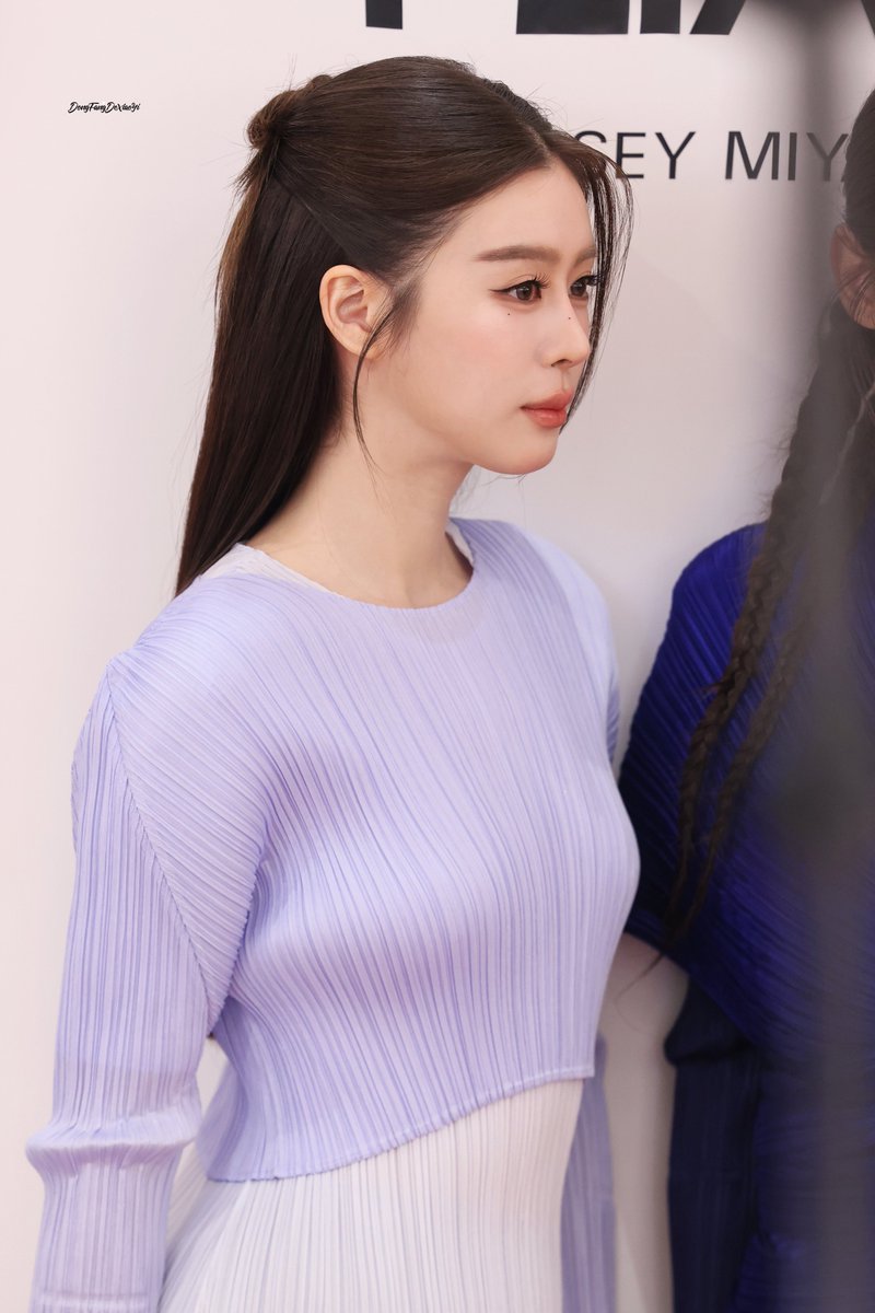 eastern0122's tweet photo. 😘😘😘😘

BAM AT PLEATS PLEASE ISSEY MIYAKE AZURE COLORS

#PleatsPleaseIsseyMiyakexBam
#EverydaywithPLP
#Bamsaralee #แบมสราลี https://t.co/sxCXvCTOrU