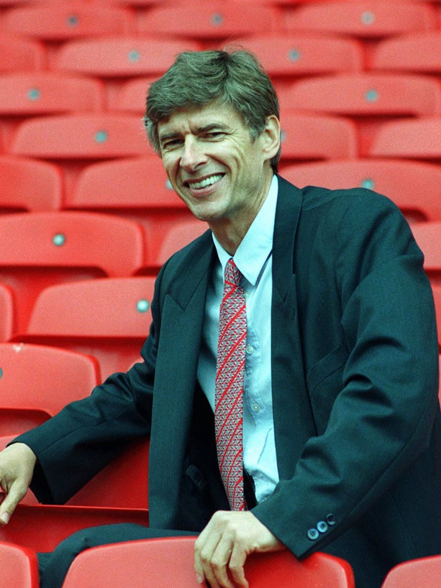 Arsenal's tweet photo. Thirty years ago today...

Arsene Wenger's first day at The Arsenal ❤️ https://t.co/K4vDRVOv3i