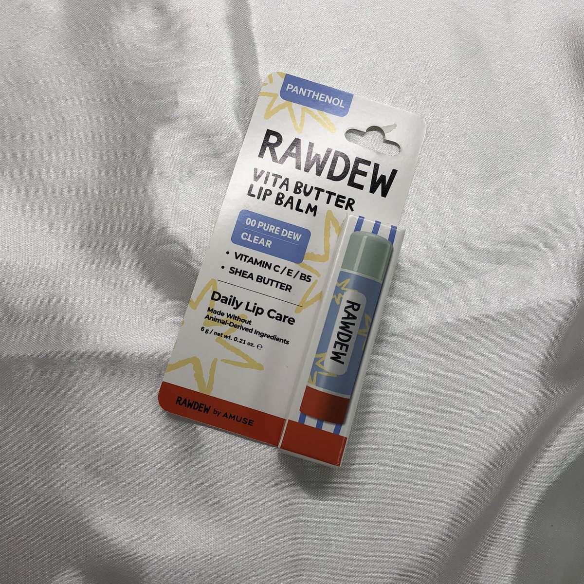 hayuhaiyu's tweet photo. #광고 #제품제공 #로듀 #rawdew #비타버터립밤 #리뷰하유 

얘들아 이번에 어뮤즈 동생 브랜드인 로듀가 지그재그에 런칭되는 거 알아~? 바로 [ 비타 버터 립 밤 ] 으로!!  

나는 이번에 00 퓨어듀 색상을 골랐는데 여러가지 색상이 있어서 확인해보고 원하는 색상 골라서 쓰면 될 거 같더라구💖

00 퓨어듀 색상은 판테놀 성분이 들어가있어서 손상 케어에 좋대서 요즘에 계속 바르고 있잖아✌️ 

그래서 요즘에 파우치에도 넣어다니는 중!!
(꼬부기 파우치 자랑 아님. 아무튼 아님.)

슬슬 입술 건조해지는 시기가 오고 있는데 립밤 찾고 있었으면 추천💋