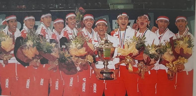 renzum1's tweet photo. - Pergi masih jaman Soeharto pulang udh Habibie
- Pemain banyak yg keturunan Tionghua banyak pecah fokus krn mikirin keselamatan keluarga saat kerusuhan pecah.
- Menang Thomas Cup + RU Uber Cup
- Kompas kasih judul berita "Republik Indonesia Masih Ada"

Rolexball mana bisa... https://t.co/EnGbNLZcHK