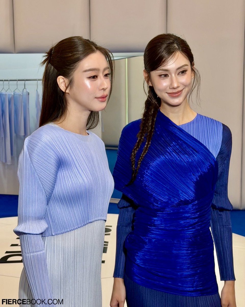 fiercebook_bkk's tweet photo. ส่องออร่าความสวย~ #แบมสราลี และ #ลีน่าลลินา ในงาน PLEATS PLEASE ISSEY MIYAKE เปิดตัวป๊อปอัพ “AZURE COLORS” ซีรีส์ที่ได้แรงบันดาลใจมาจากความงามของท้องฟ้าและก้อนเมฆผ่านโทนสีฟ้าทั้ง 6 เฉดสี

 #FiercelivebyJijie #EverydaywithPLPL #Bamsaralee #lalinalena https://t.co/BSW1quagQZ