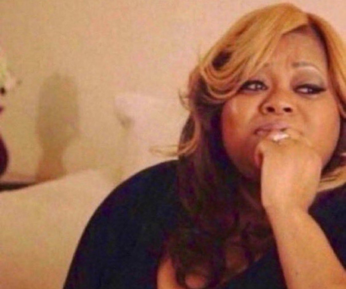 yousomelatonin's tweet photo. y'all know damn well you have to be deep into stan twitter to even peep #that part and she probably thought it said shower and didn't even watch the video https://t.co/wG4BSeYm7l