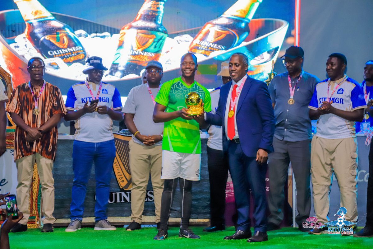 KitungaLeague's tweet photo. @Zonefc_KL’s Shot stopper @CampbellAble receiving his MVP accolade. 

First Goal Keeper to win the MVP accolade in #KitungaLeague .

Congratulations @CampbellAble , well deserved 👏🏻.

📷 by @MivoProShots https://t.co/ChJmTp0Nmp
