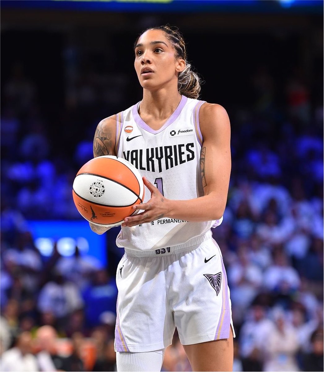 trendyhoopstars's tweet photo. FUN STAT: Gabby Williams has joined A’ja Wilson as the only players in WNBA history to record 35+ points, 5+ rebounds, and 5+ assists in a playoff game. 🪄 https://t.co/fKR2JD4ucX