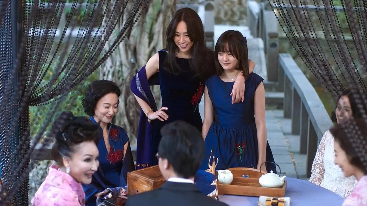 LAastrological's tweet photo. 那天挂着海子姐的直播间看了《血观音》
完美诠释了“不怕贼偷就怕贼惦记”
贼一旦惦记上 什么手段都使出来了 成功了还会被称赞“运筹帷幄”
运筹帷幄什么啊 本质不还是贼 
虽然分不清金条的高尚跟肮脏 但拿金条的手干不干净看不清楚吗
演员能在职业生涯里演一部《血观音》似的片子
才是值得引以为傲的事吧 https://t.co/WW9tDpHtfC
