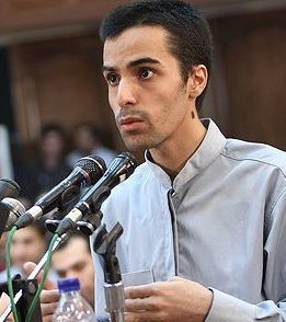 Hashshaashin's tweet photo. نسرین ستوده بعنوان وکیل آرش رحمانی‌پور، به او نسبت داد که بیرون شهر بمب آزمایش کرده و جوان 18 ساله پادشاهی‌خواه را فرستاد بالای دار.
در 9 ماه گذشته، حتی یک کلمه از جاویدنام‌ها نام نبرده، بهش جایزه هاول رو دادن و اونجا هم از جنایت دی نگفت.
نسرین چقدر تو کصکشی حرومزاده.
#جاویدشاه https://t.co/XrFmKtIgxN