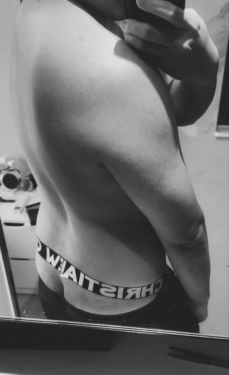 combatbunny2's tweet photo. Gym in Jocks https://t.co/UBQwbFCacq