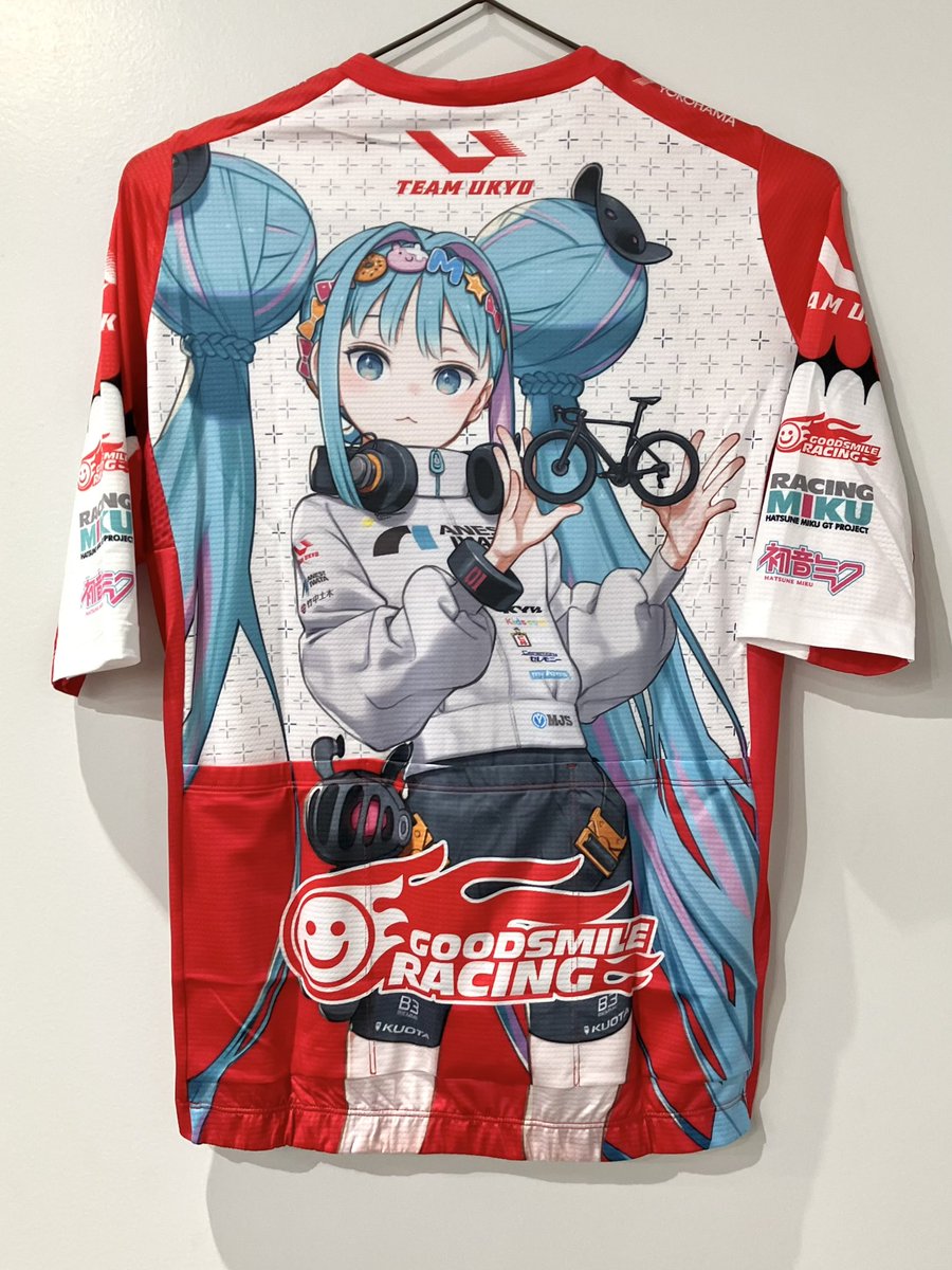 GSRshopbyFOREST's tweet photo. 【GOOD SMILE POP UP STORE】
in アキバCOギャラリー

会場では「GOODSMILE RACING」のグッズも販売中 🚲彡

🔸新商品🔸NEW！
『サイクルジャージ レーシングミク 2026 TEAM UKYO応援Ver.』
《ファイス株式会社》¥1,6000税込 https://t.co/R4YgzhiLJ0