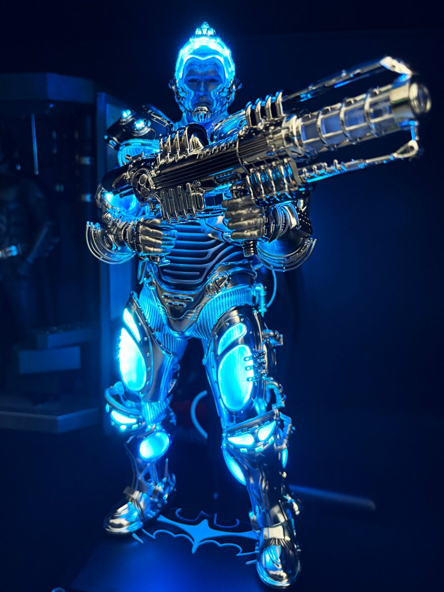 KAZZ_FRAGILE's tweet photo. Hottoys Mr.フリーズ

何年も待ち望んでいたフリーズがついに手元に。
ギラッギラで最高のスーツデザイン
リドラーに続いてどんどんヴィランを出して欲しい

 #HotToys #ホットトイズ https://t.co/d5TPZEOg8h