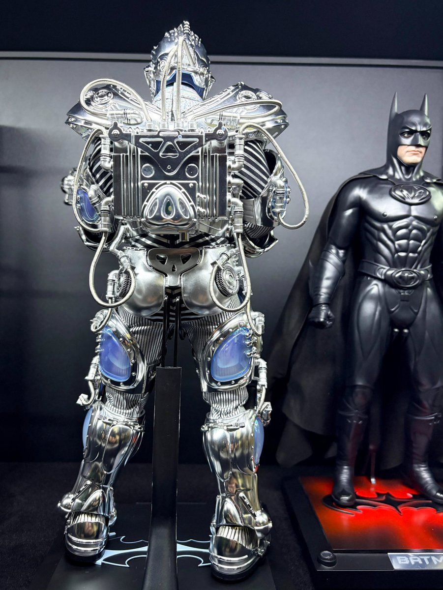 KAZZ_FRAGILE's tweet photo. Hottoys Mr.フリーズ

何年も待ち望んでいたフリーズがついに手元に。
ギラッギラで最高のスーツデザイン
リドラーに続いてどんどんヴィランを出して欲しい

 #HotToys #ホットトイズ https://t.co/d5TPZEOg8h