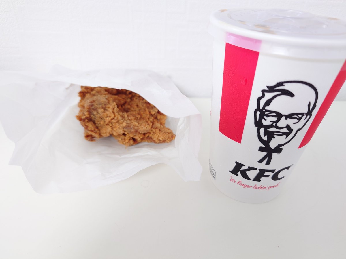 DiaMerry2525's tweet photo. 出かける予定がないので、お昼からニンニク醤油チキン、いただきます(●´ω｀●)
#ケンタッキー　#KFC https://t.co/cJbji9lTuL