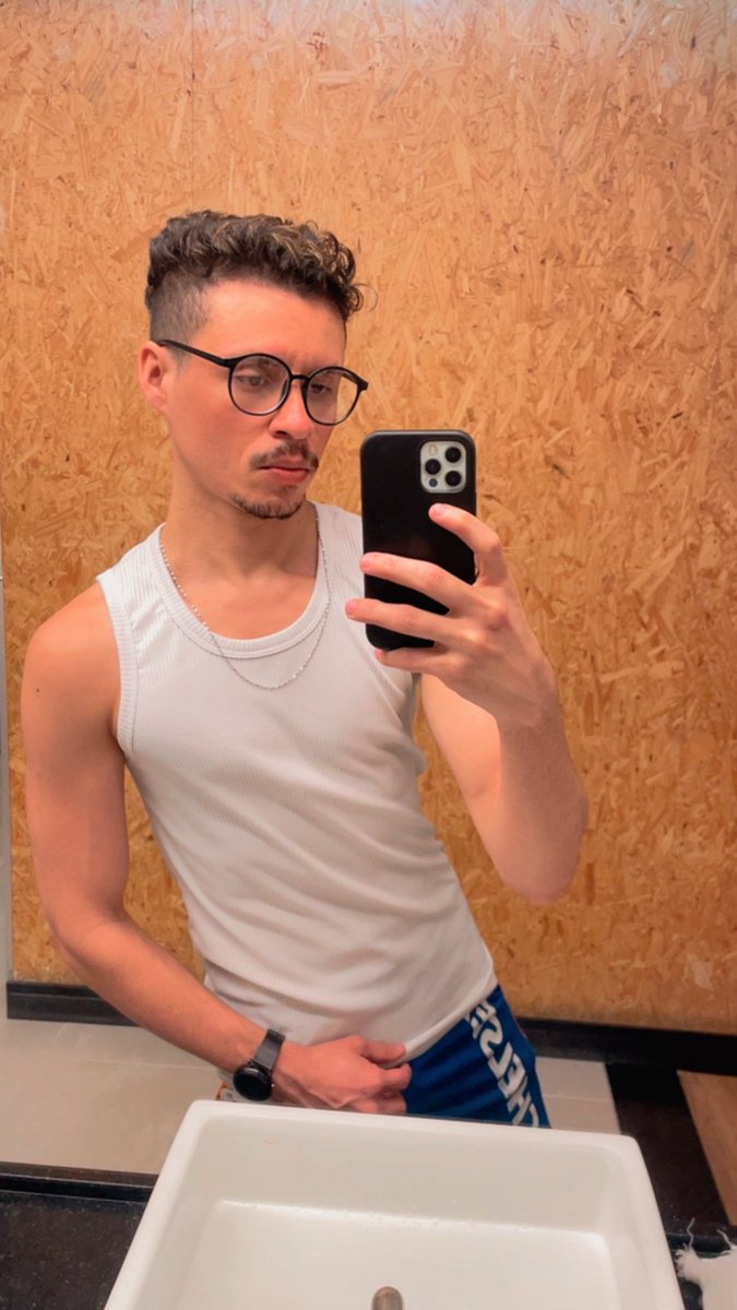 mendes455647's tweet photo. 🫰🏼🔥💪🏻 
#gay #academia #smartfit #boy https://t.co/cX57Jc9TuE