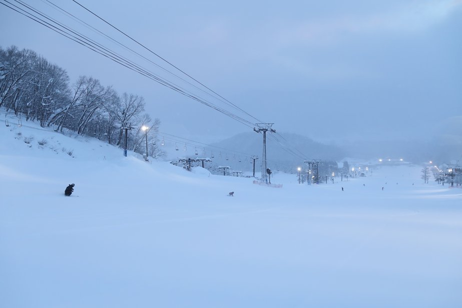 snownavi's tweet photo. ビッグニュース。白馬五竜がとおみゲレンデ（写真）に人工造雪機を導入し、「11/21（土）にオープンする」と発表しました！

https://t.co/XLwfVzoQxF https://t.co/JSsghFkh4M