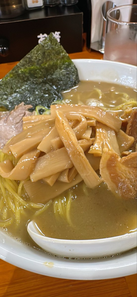 Magata27559's tweet photo. #2026年258杯目
#一条流がんこラーメン金町
#千葉県産地ハマグリ10kgの100SP
#味変用つけ玉オーダー
#メンバーサービス初のめんま
#X予告見て予定変更で訪問
#ハマグリの香りスープひと口
#悪魔肉とチャーシュー
#金町ラーメン
#ラーメン激戦区金町
#がんこラーメン https://t.co/YlsyO7qvFM