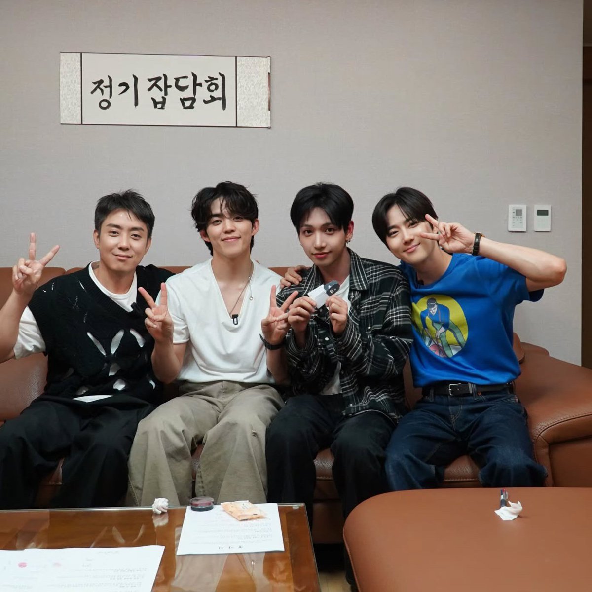 svtnserenade's tweet photo. leader cheol with the leaders and maknae dino with the maknaes 🤍 https://t.co/9YIu5qEngP