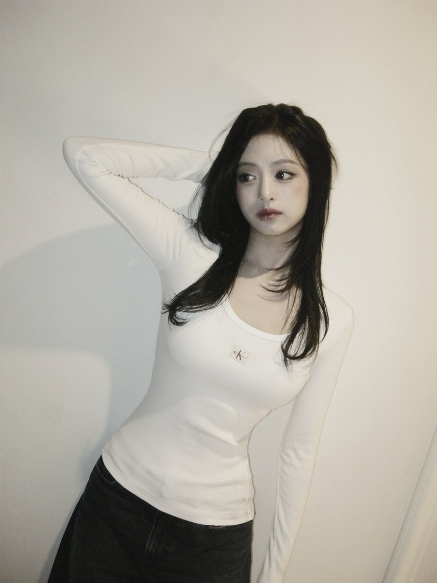 Afhyeoin's tweet photo. (❋) a little glow, https://t.co/VQFW1u43i0