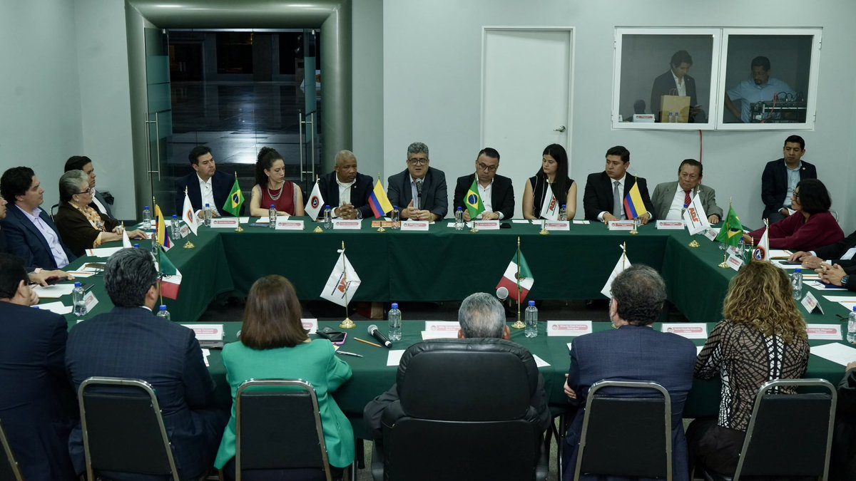 CTM_MX's tweet photo. 🌎🇲🇽 Desde México, la @CTM_MX impulsa la unidad sindical latinoamericana.

En nuestra sede nacional, el Mtro. @Tereso_Medina recibió, junto al Comité Nacional, a una delegación de Alternativa Democrática Sindical (@ADS_Americas) encabezada por su Presidente, Nilton “Neco” Souza da Silva, de Brasil; Jorge Iván Díez Vélez, Presidente Nacional de la Confederación General de Trabajo de Colombia; y Ortelio Palacio Cuesta, asesor de Relaciones Internacionales de Força Sindical.