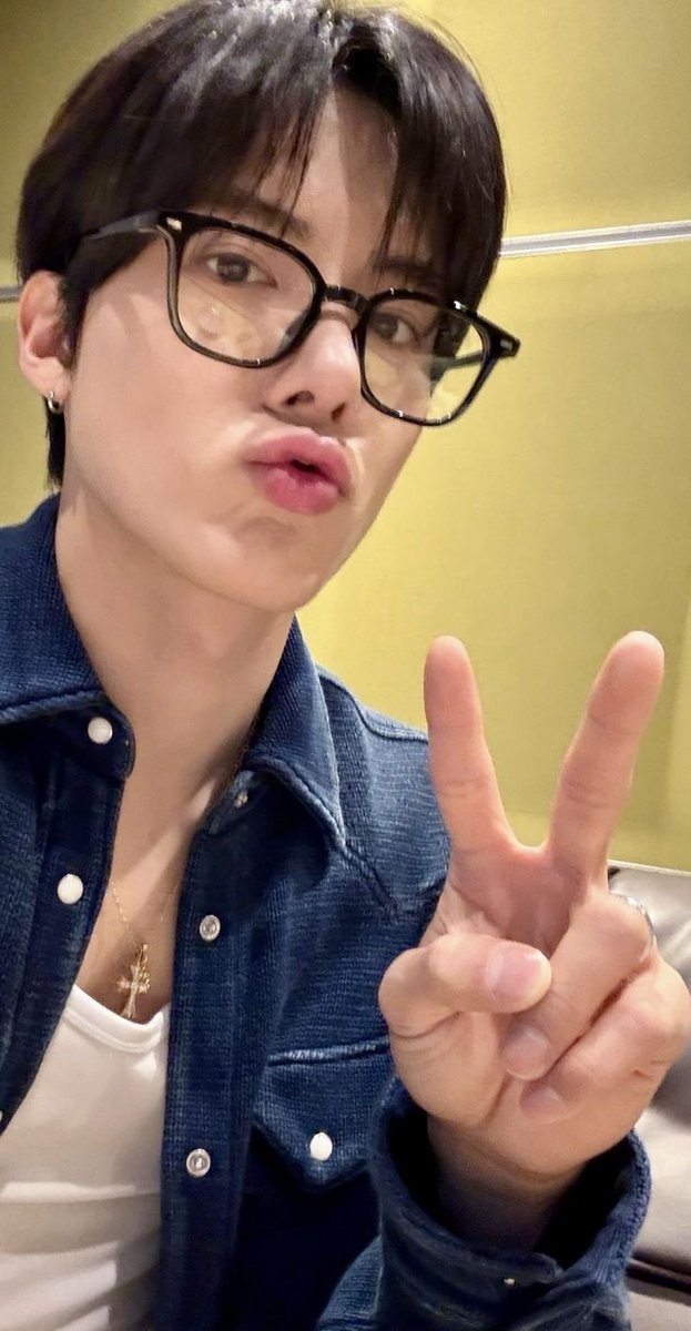 homxnim's tweet photo. @yaoidots Cukup ga ? Kalo ga cukup bilang. https://t.co/rnkcwaBRK0