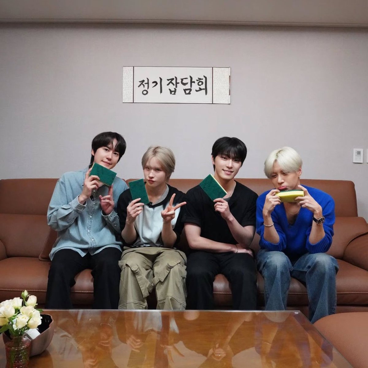 svtnserenade's tweet photo. leader cheol with the leaders and maknae dino with the maknaes 🤍 https://t.co/9YIu5qEngP