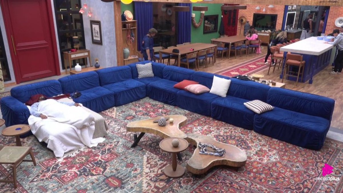 Dantinhas's tweet photo. 🔥Daniel está de volta à sede. #AFazenda https://t.co/YdS3uRa1xJ