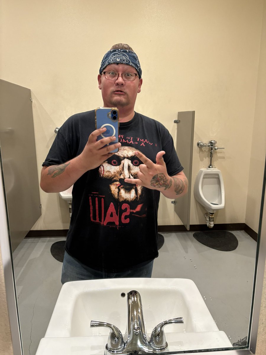 AustinRuizVA's tweet photo. @LBRCloud I took a dumb photo at work lol https://t.co/RPi8EdssHz
