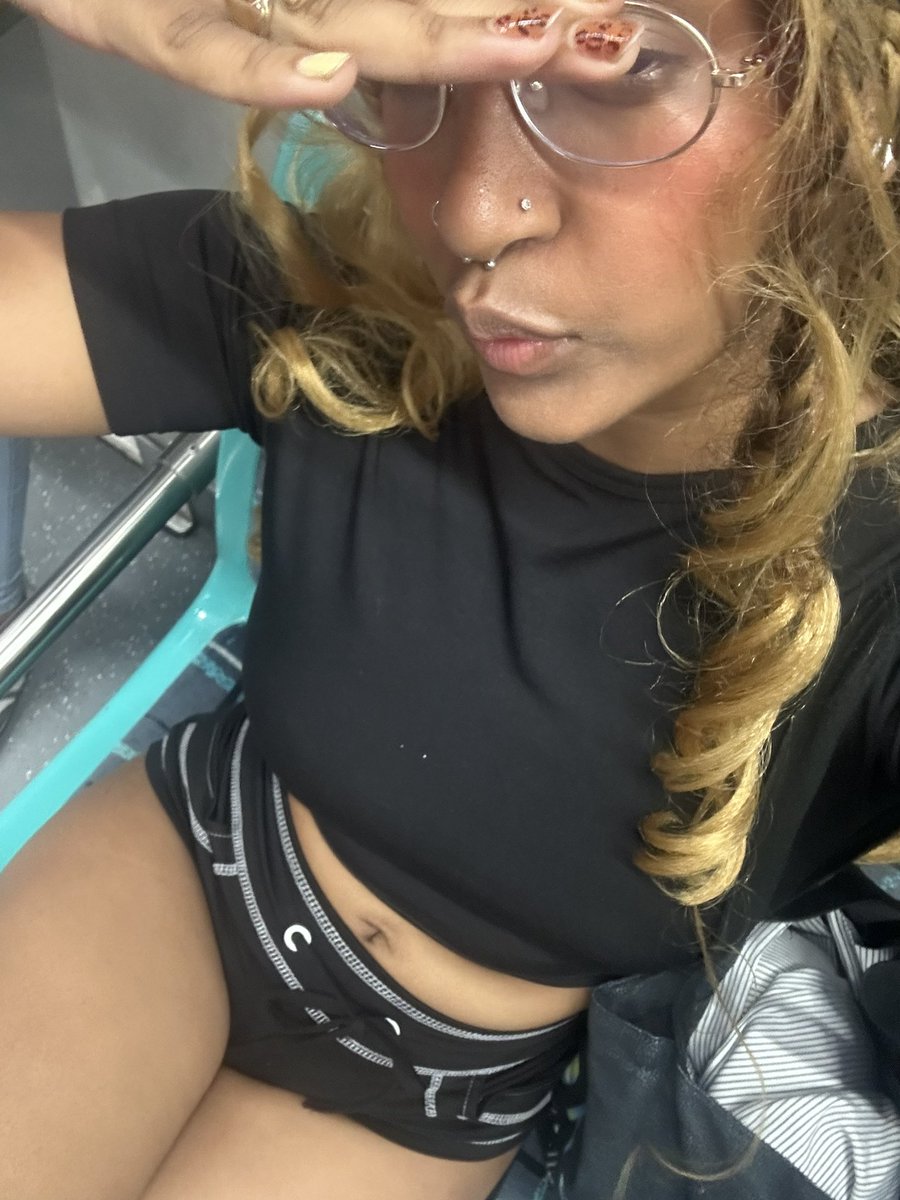kraniomoinark's tweet photo. nunca vou esquecer qnd fui assim pra faculdade qnd tava fazendo um calor de 31 graus e tomei chapisco q só a porra https://t.co/t6a6llsm3T