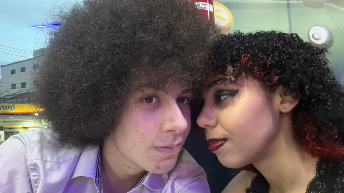 riverssdaughter's tweet photo. postando foto com meu amor pra tentar atrair coisas boas que limpem a bifobia da minha timeline https://t.co/fQNTQNnTl1