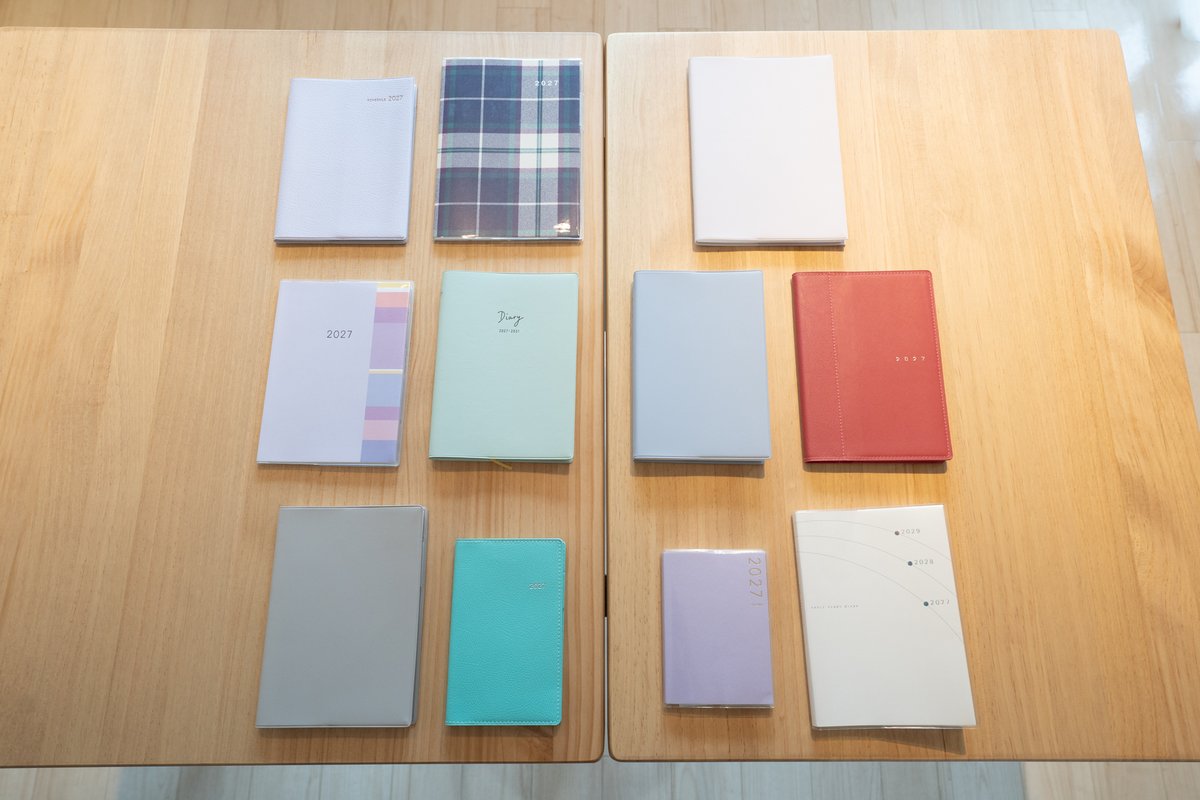 techo_atelier's tweet photo. 高橋書店さまより、手帳のサンプルをご提供いただきました。
神楽坂店に展示しています。
実際に手に取って、中のページを見比べたり、試し書きをしたりしていただけます。
来年の手帳選びに、ぜひ手帳アトリエでゆっくり試してみてください✨

@takahashiPR_tw 

#手帳時間 #神楽坂 https://t.co/L0dYHcW0Q9