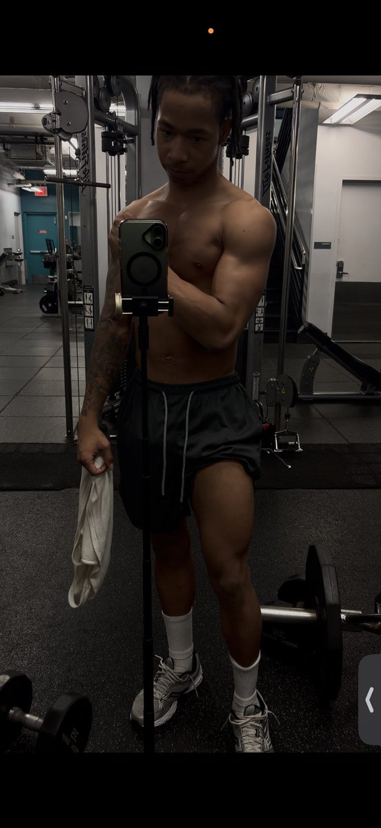 where_is_6's tweet photo. Leg day fucking over https://t.co/WVbyopoMAu