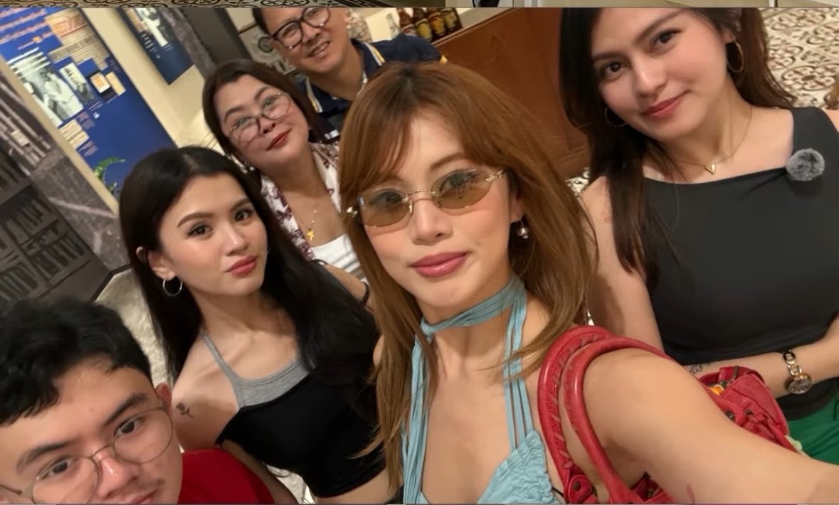 lucks4yves's tweet photo. enjoy 🇻🇳, ricalde fam!! grabeng family yan full of visuals 🙂‍↕️💛 https://t.co/de6fsODa9x