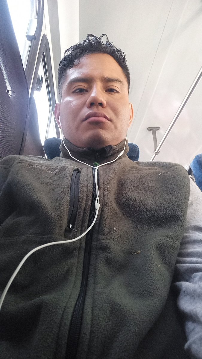 danielryg8's tweet photo. @Alejand63436447 Espero poder conocerlos soy single solvente https://t.co/5eurMdQDI8