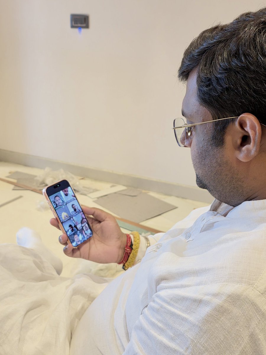 RohanMittalktl's tweet photo. आज सेवा संकल्प अभियान के अंतर्गत प्रस्तावित “सेवा ज्योत कलश यात्रा” को लेकर माननीय मंत्री श्री @GauravgGautam जी एवं भाजपा युवा मोर्चा हरियाणा के प्रदेश अध्यक्ष भाई @AkshitDahiyaBJP जी ने वीडियो कॉन्फ्रेंसिंग के माध्यम से महत्वपूर्ण बैठक ली @ArchanaGuptaBJP @NayabSainiBJP https://t.co/xCtsgtKvSg