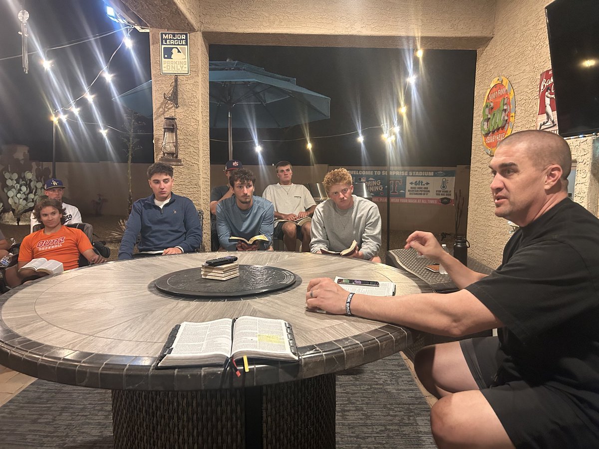 TimMontez's tweet photo. OUAZ Baseball 1st Fall Bible Study… thanks to our dear friend Matt Palmer for leading our young men. 👊🙏⚾️❤️😊 https://t.co/07xvbUE6R1