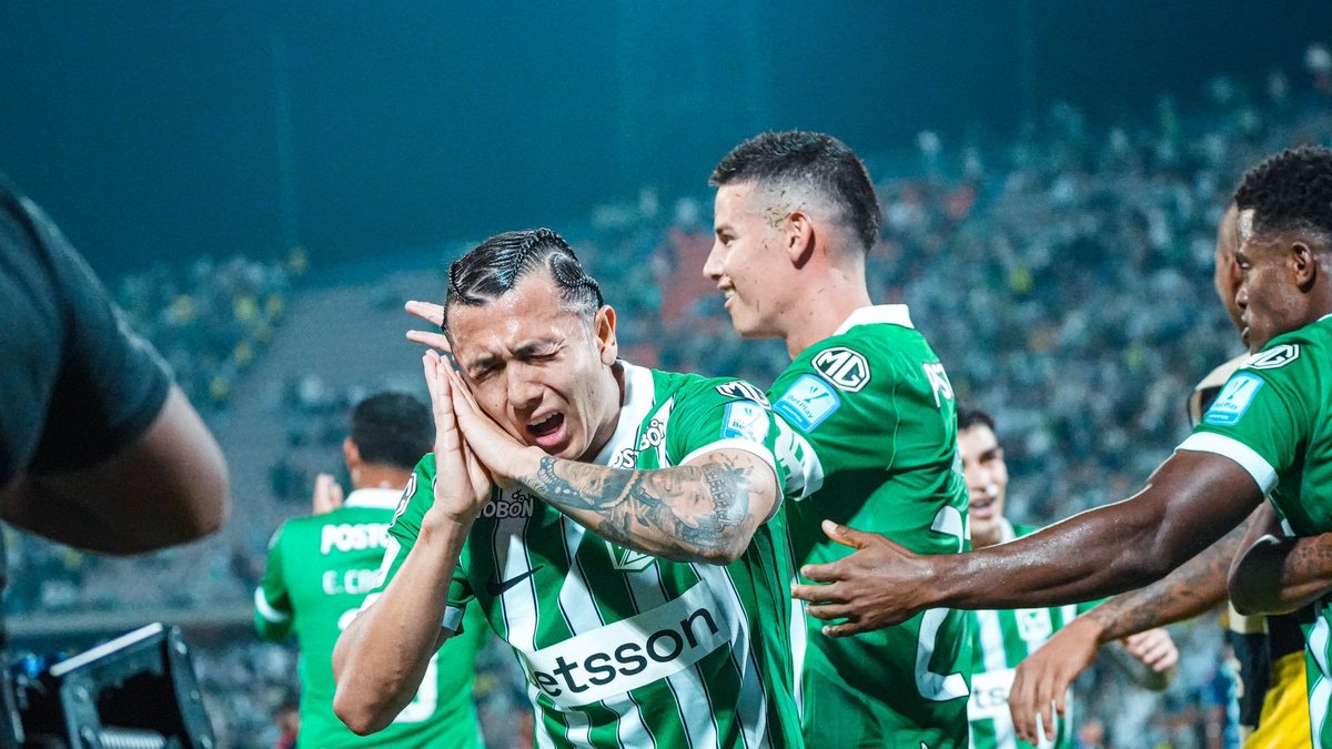 DogorTiburon's tweet photo. ¿Los de Nacional serán conscientes del triste final de esta foto? Es una de las mufas más cantadas de la historia del FPC.

Se llama IAN POVEDA, para que luego reclamen. https://t.co/prDHbzdGiY