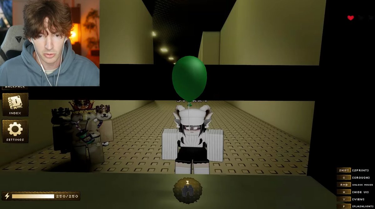 DogeKingYTT's tweet photo. we watched flamingo kill himself in a locker #awesome
@Stxrrii_Skies https://t.co/7otyEWgyAh