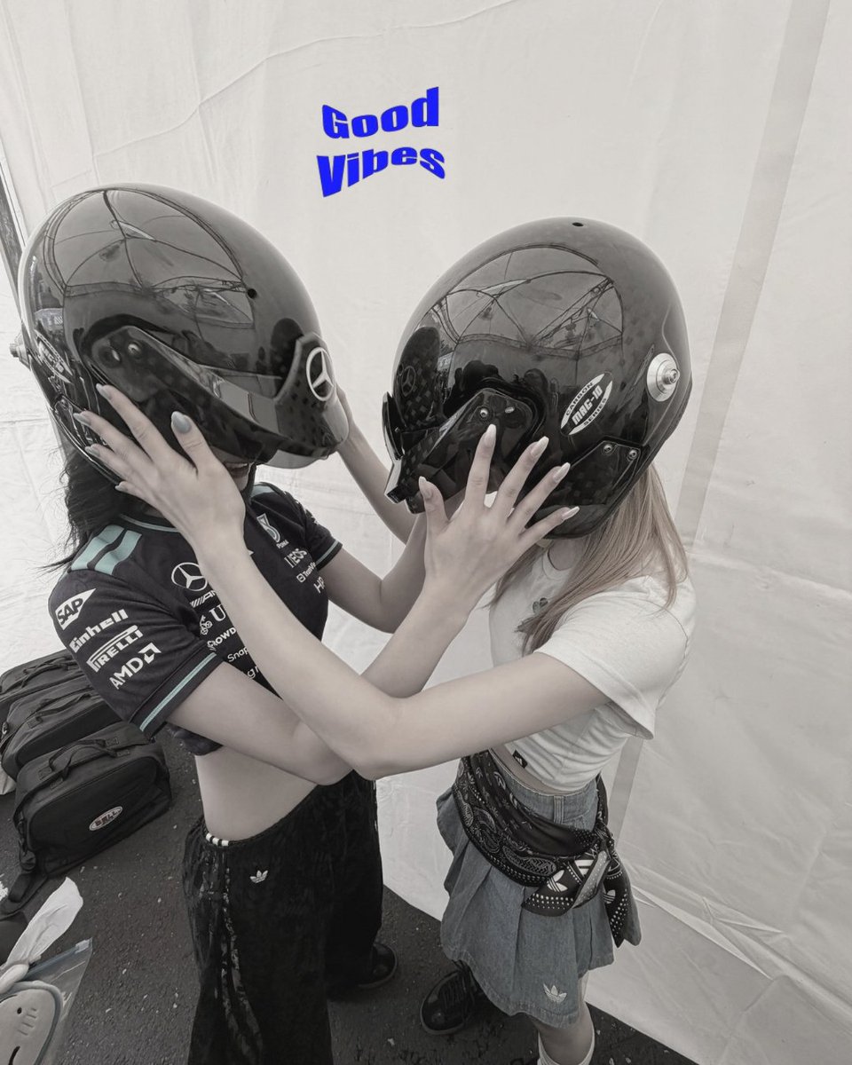 Afhyeoin's tweet photo. Chequered Flag Cuties, https://t.co/YHRPAyh1rX
