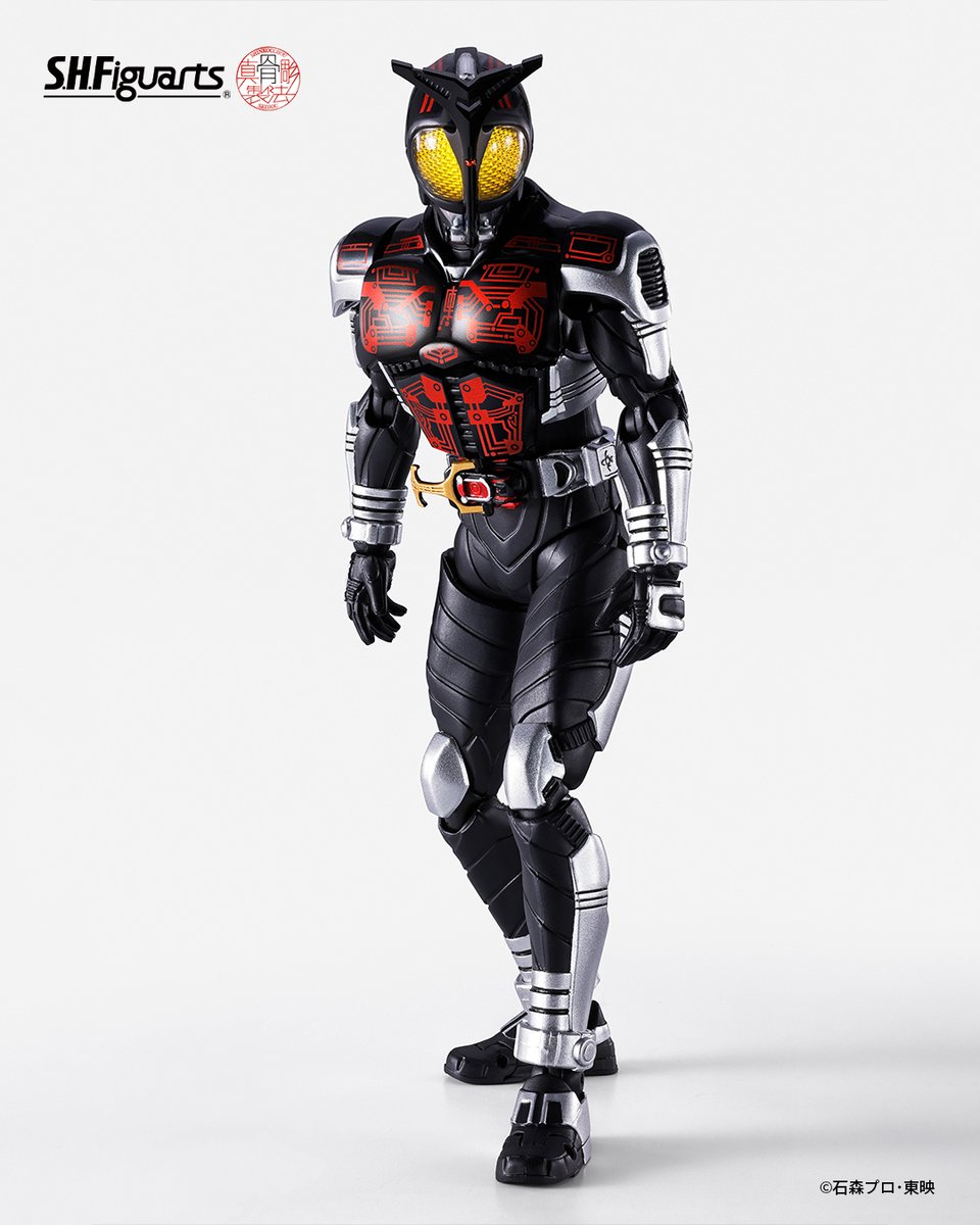 t_features's tweet photo. 「S.H.Figuarts（真骨彫製法） 仮面ライダーダークカブト ライダーフォーム 20th Anniversary Ver.」
10月1日(木)16時よりCTMスカイステージ以上対象の先着販売開始！
🛒https://t.co/9jNCix8vTc

劇中スーツの色を再度解釈し、2017年版と異なるカラーリング表現を��用！
#t_shf #仮面ライダーカブト https://t.co/CL6LQDOyCl