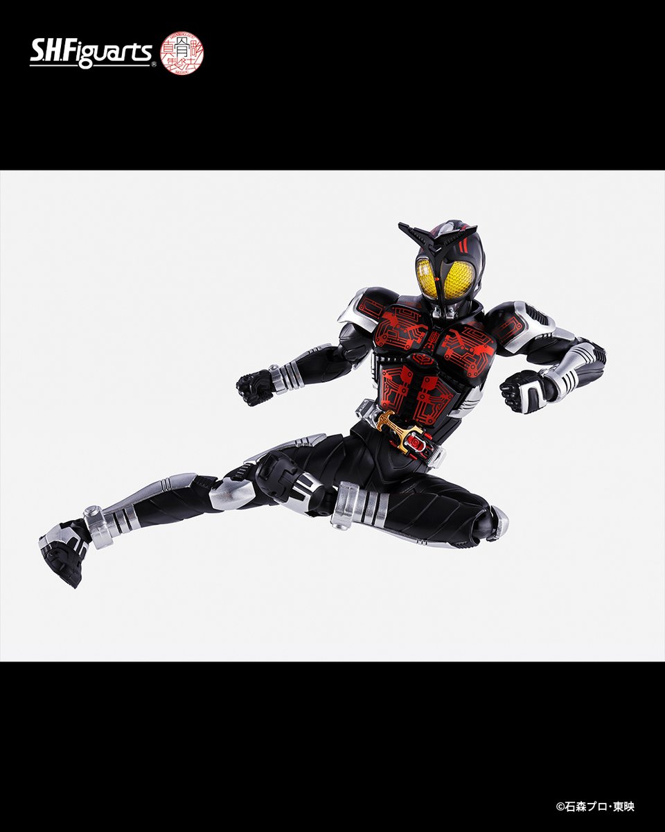 t_features's tweet photo. 「S.H.Figuarts（真骨彫製法） 仮面ライダーダークカブト ライダーフォーム 20th Anniversary Ver.」
10月1日(木)16時よりCTMスカイステージ以上対象の先着販売開始！
🛒https://t.co/9jNCix8vTc

劇中スーツの色を再度解釈し、2017年版と異なるカラーリング表現を��用！
#t_shf #仮面ライダーカブト https://t.co/CL6LQDOyCl