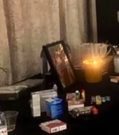 icey_melted's tweet photo. thinking about how Liam kept a framed photo of Buttons with him on the last tour awww i'm getting sad knowing they'll be separated for a bit again https://t.co/p4d0MQ33br