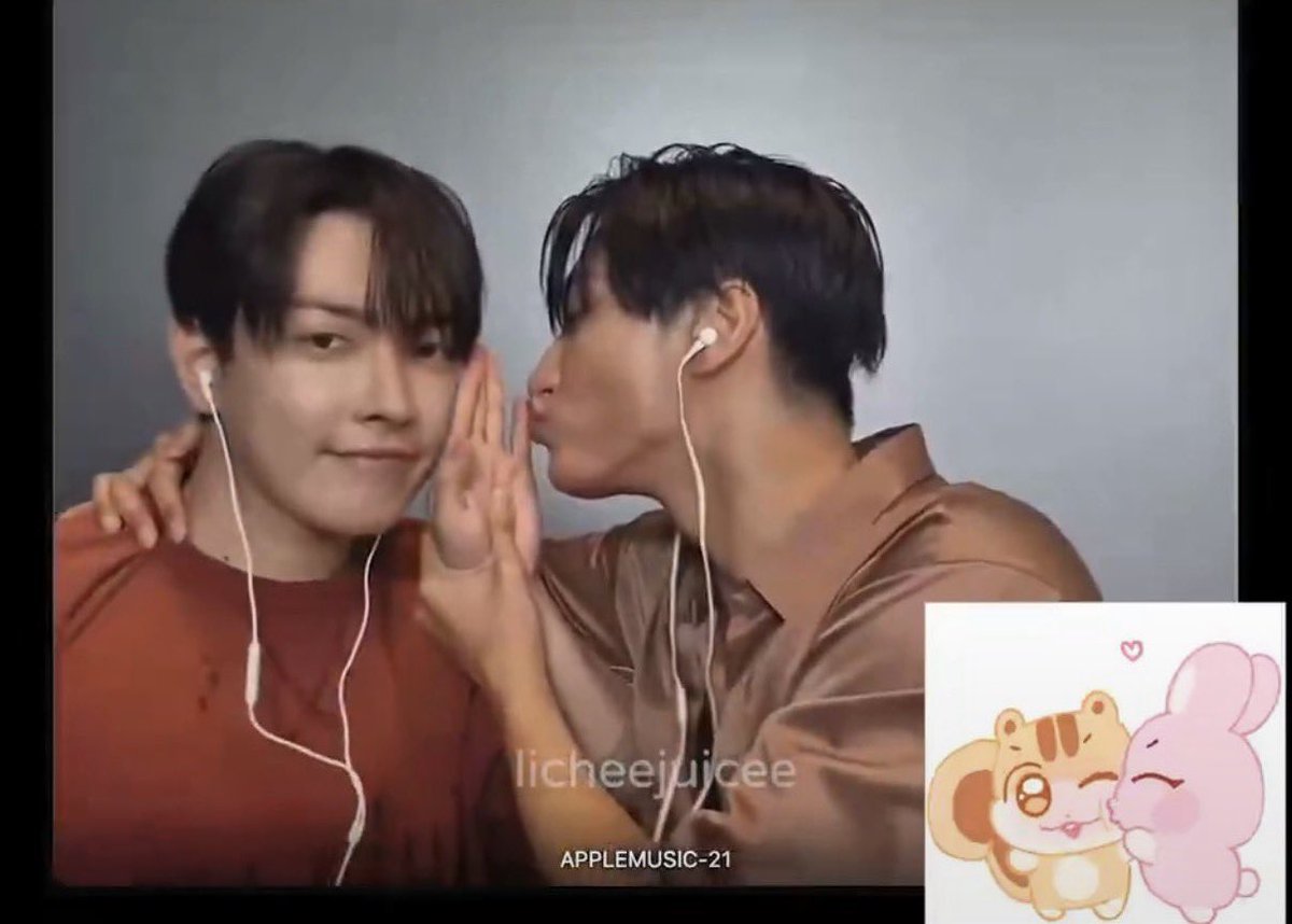 Were436's tweet photo. seonghwa has gone numb he’ll kiss him because he knows he’s pretending😂🖤 https://t.co/rYOIHD572Z