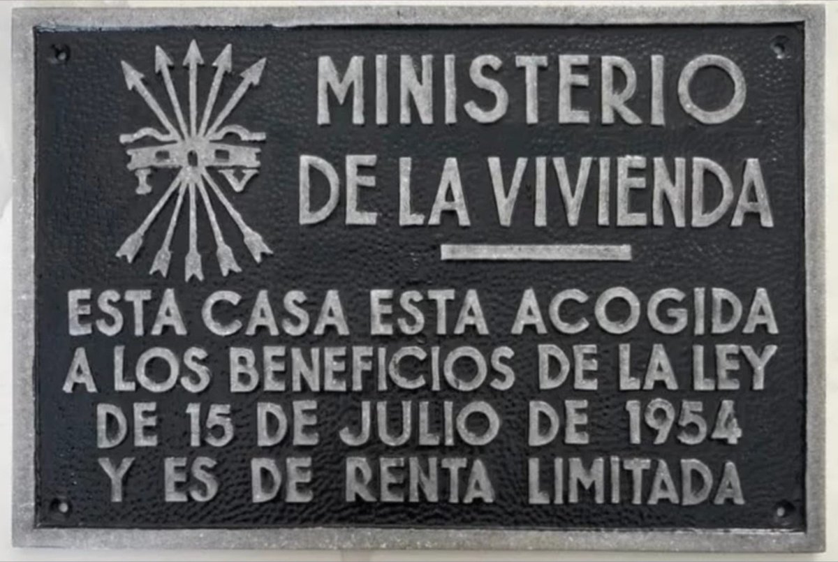 FanaticJONS's tweet photo. ¡Buenos días, camaradas!

Otro día más al lio, que las paguitas, la vital y los bocatas de los invasores, no se pagan solos.

Todo bien por Sol, no?

🟥⬛️🟥✋🏻 https://t.co/8GpryKYcR7
