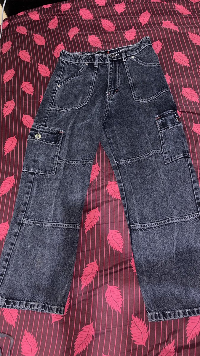 lostingalaxies_'s tweet photo. Guysss, aku preloved celana jeans brand Ham! Jeansku. Size 28. Masih like a new karna emang belinya tahun lalu baru beberapa kali pakai aja. Yang minat boleh reply atau dm☺️✨ #preloved #jeans #prelovedjeans #jakarta https://t.co/1dEIv7UBjo