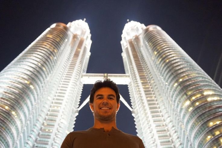Schecoperezhq's tweet photo. Some years ago...😁

#BahrainGP #malaysiaGP https://t.co/rwHVxyzYim