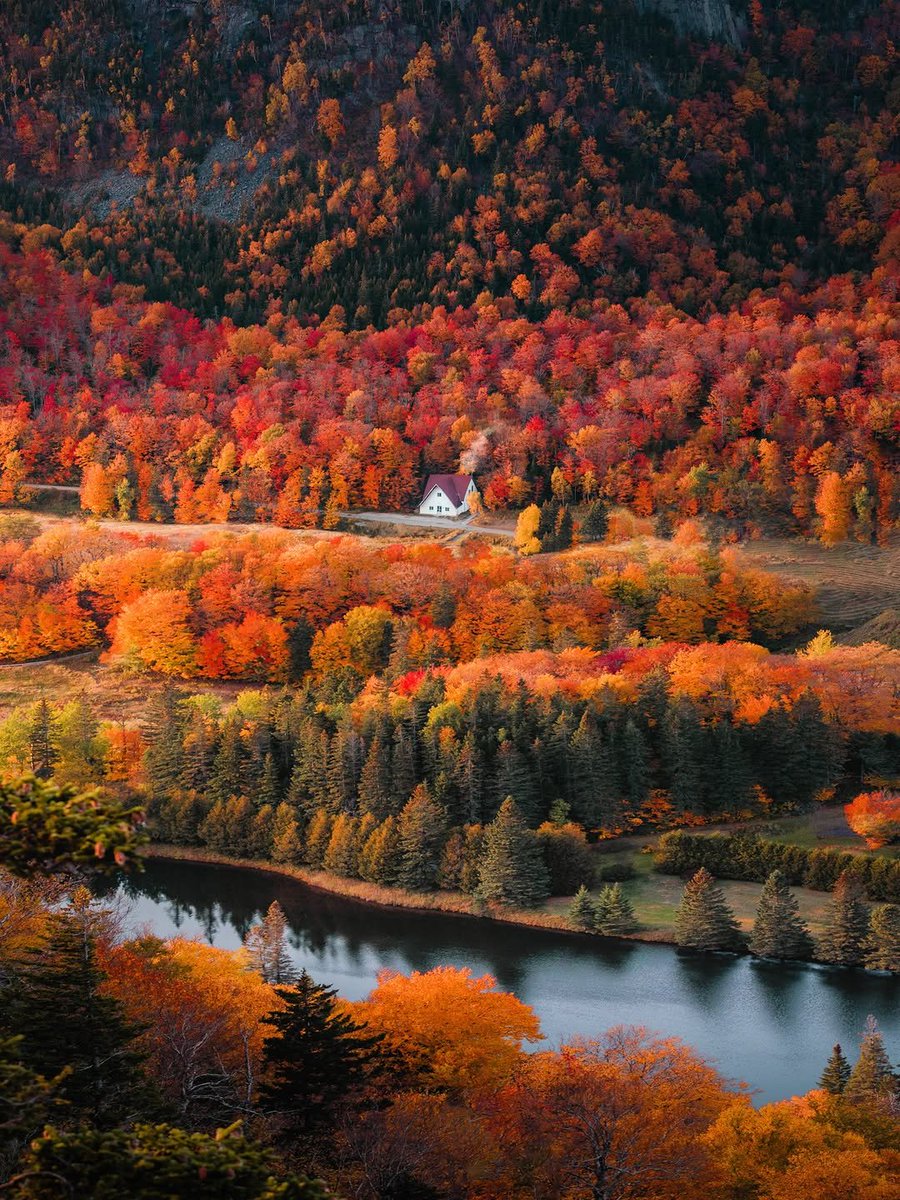 earthserenityy's tweet photo. Fall in New Hampshire https://t.co/INDpVMwXmL